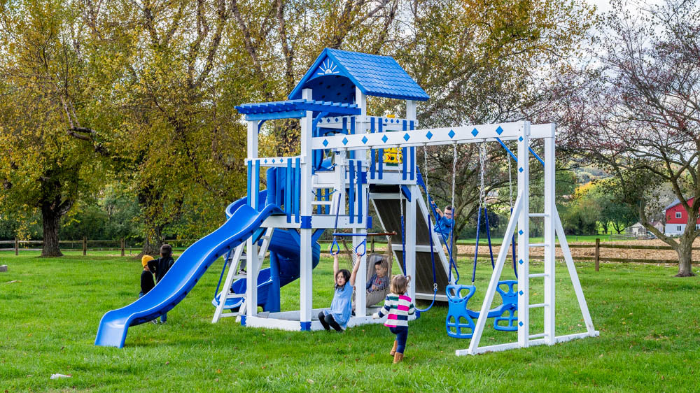 King Swings Captain's Castle Vinyl Swing Set - Image 2
