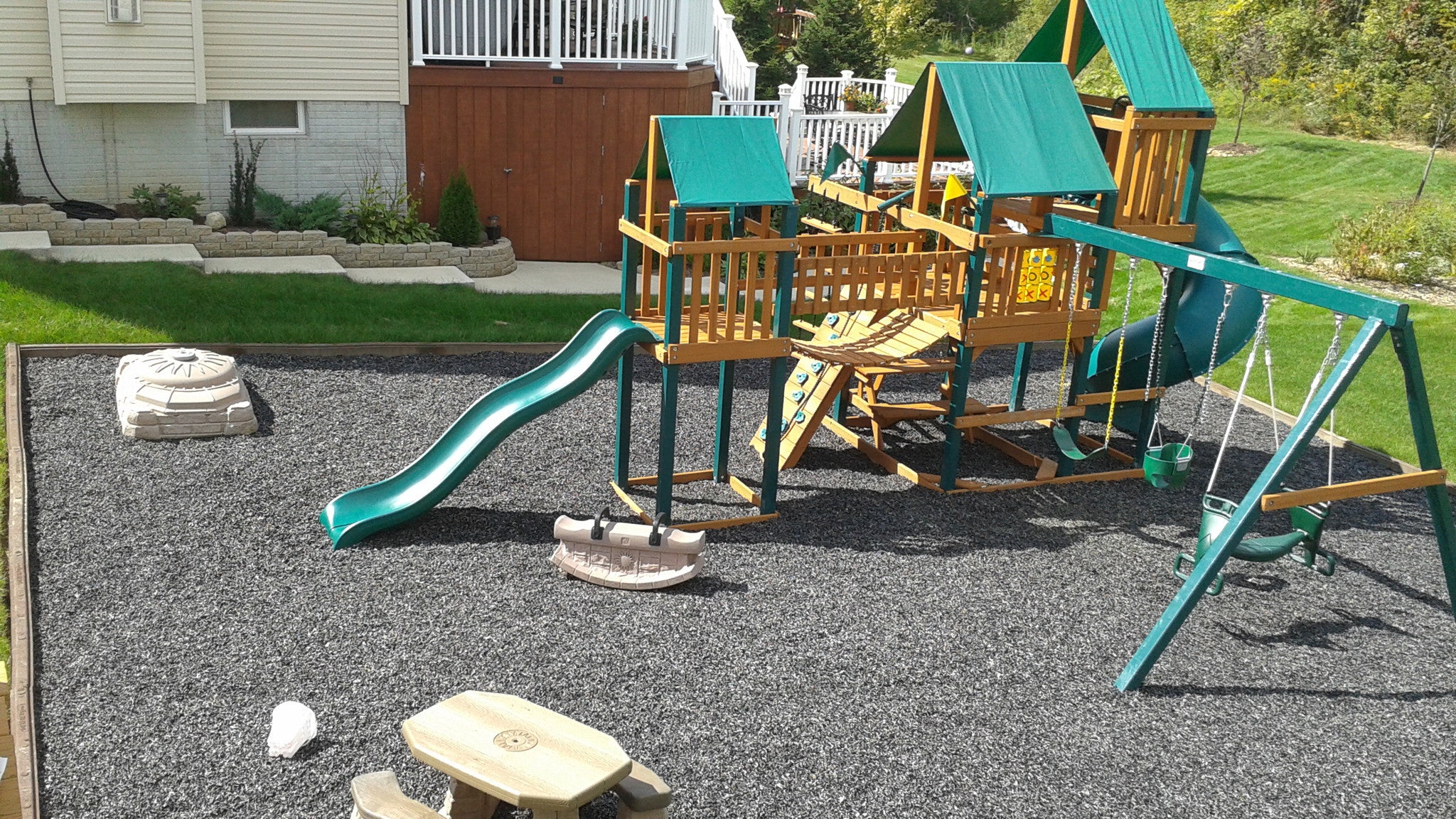 Playground Surfacing Rubber Mulch - Black - Image 2